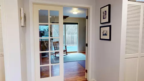 Entry Way - 310 SE Nebraska St, Pullman, WA 99163 photo 4 of 6