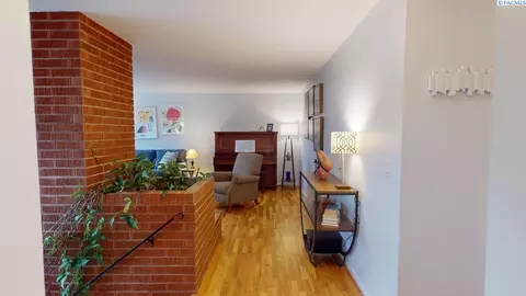 Living - 310 SE Nebraska St, Pullman, WA 99163 photo 1 of 7