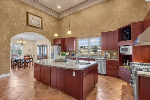 Kitchen - 3012 Bosch Ct, Pasco, WA 99301 photo 2 of 8