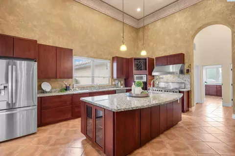 Kitchen - 3012 Bosch Ct, Pasco, WA 99301 photo 3 of 8
