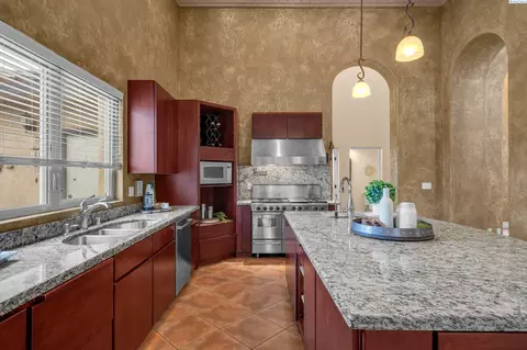 Kitchen - 3012 Bosch Ct, Pasco, WA 99301 photo 5 of 8