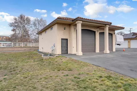 Exterior - 3012 Bosch Ct, Pasco, WA 99301 photo 5 of 7