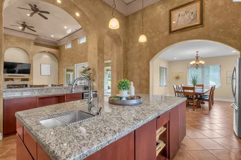 Bath - 3012 Bosch Ct, Pasco, WA 99301 photo 2 of 11