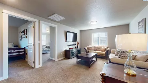Living - 1815 SW Panorama, Pullman, WA 99163 photo 3 of 4