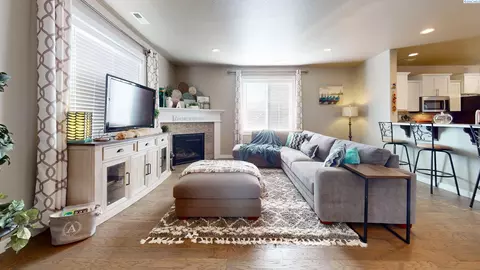 Living - 1815 SW Panorama, Pullman, WA 99163 photo 1 of 4