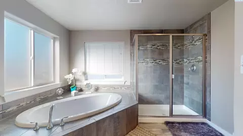 Bath - 1815 SW Panorama, Pullman, WA 99163 photo 3 of 7