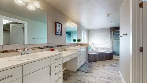 Bath - 1815 SW Panorama, Pullman, WA 99163 photo 2 of 7