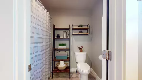 Bath - 1815 SW Panorama, Pullman, WA 99163 photo 7 of 7
