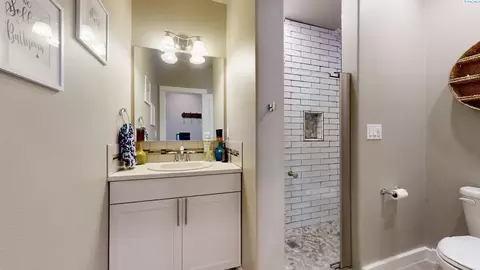 Bath - 1815 SW Panorama, Pullman, WA 99163 photo 1 of 7