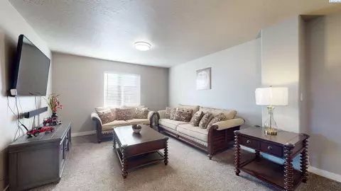 Living - 1815 SW Panorama, Pullman, WA 99163 photo 4 of 4