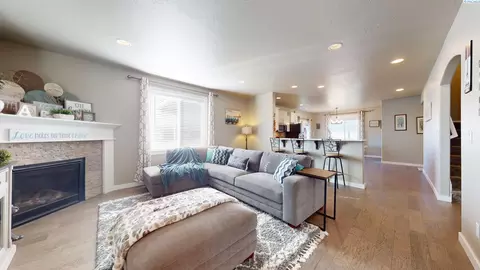 Living - 1815 SW Panorama, Pullman, WA 99163 photo 2 of 4