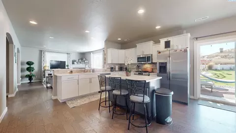 Kitchen - 1815 SW Panorama, Pullman, WA 99163 photo 2 of 5