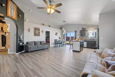 Living - 502 Fallon Ct, Pasco, WA 99301 photo 1 of 1