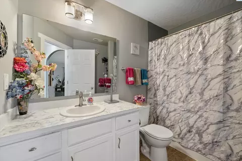 Bath - 502 Fallon Ct, Pasco, WA 99301 photo 1 of 2