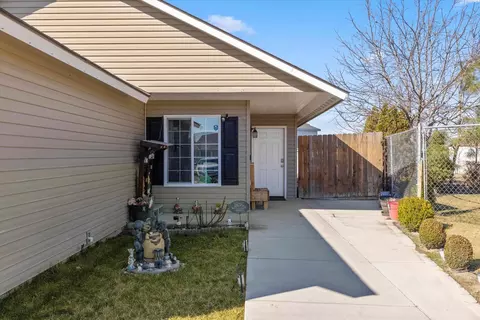 Exterior - 502 Fallon Ct, Pasco, WA 99301 photo 3 of 7