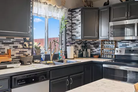 Kitchen - 502 Fallon Ct, Pasco, WA 99301 photo 2 of 3