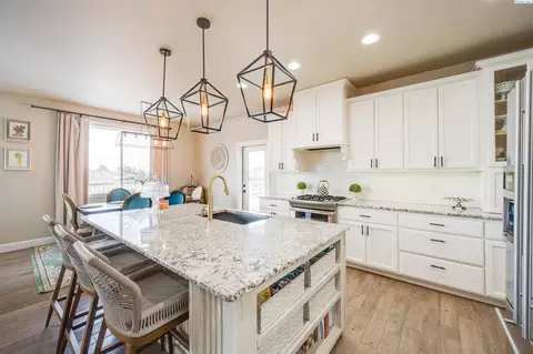 Kitchen - 900 SW Finch Way, Pullman, WA 99163 photo 1 of 8
