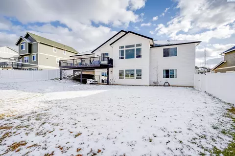 Exterior - 900 SW Finch Way, Pullman, WA 99163 photo 3 of 8