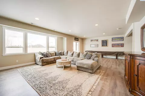 Living - 900 SW Finch Way, Pullman, WA 99163 photo 5 of 6
