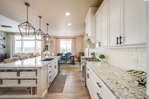 Kitchen - 900 SW Finch Way, Pullman, WA 99163 photo 3 of 8