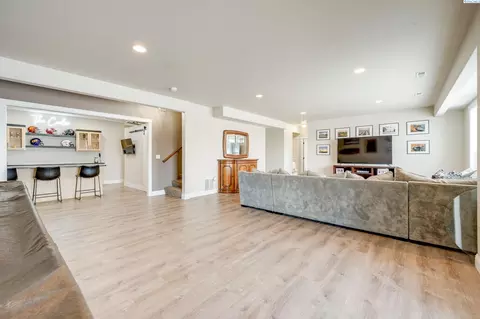 Living - 900 SW Finch Way, Pullman, WA 99163 photo 6 of 6