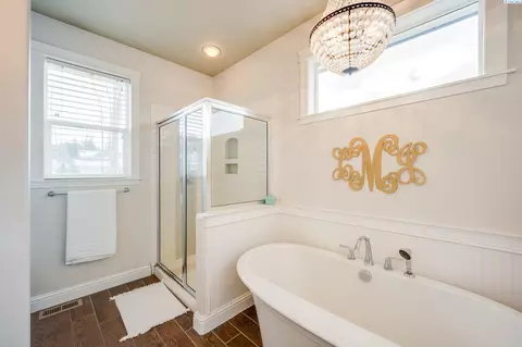 Bath - 900 SW Finch Way, Pullman, WA 99163 photo 2 of 4
