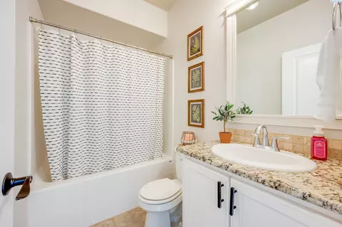 Bath - 900 SW Finch Way, Pullman, WA 99163 photo 3 of 4