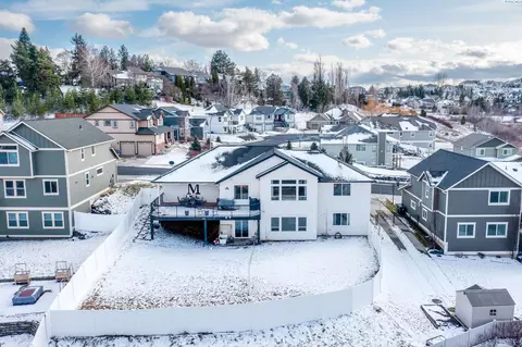 View/Area - 900 SW Finch Way, Pullman, WA 99163 photo 1 of 4