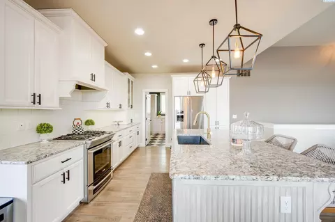 Kitchen - 900 SW Finch Way, Pullman, WA 99163 photo 2 of 8