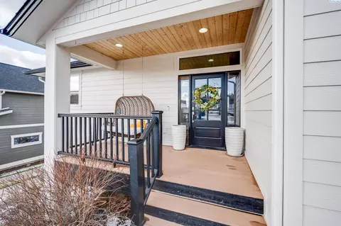Exterior - 900 SW Finch Way, Pullman, WA 99163 photo 2 of 8