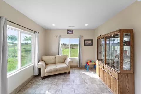 Bedroom - 440 Tuck Rd, Eltopia, WA 99330 photo 1 of 8