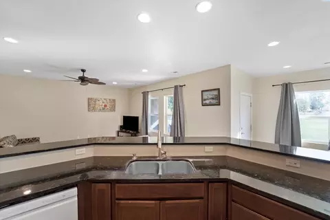 Kitchen - 440 Tuck Rd, Eltopia, WA 99330 photo 3 of 6
