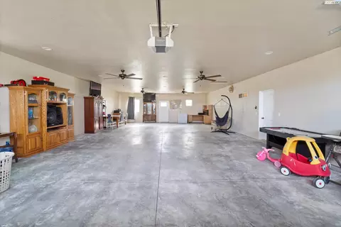 Exterior - 440 Tuck Rd, Eltopia, WA 99330 photo 2 of 15