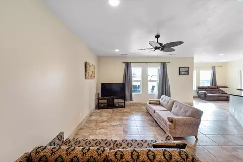 Living - 440 Tuck Rd, Eltopia, WA 99330 photo 1 of 5