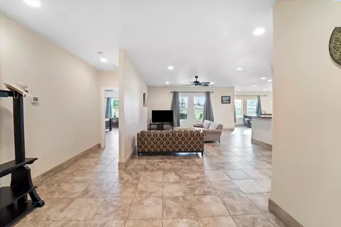 Entry Way - 440 Tuck Rd, Eltopia, WA 99330 photo 1 of 2