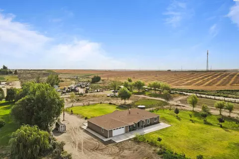 View/Area - 440 Tuck Rd, Eltopia, WA 99330 photo 1 of 8