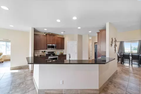 Kitchen - 440 Tuck Rd, Eltopia, WA 99330 photo 1 of 6