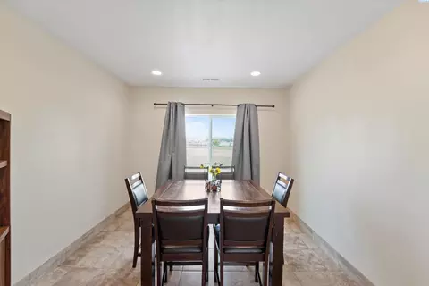 Dining - 440 Tuck Rd, Eltopia, WA 99330 photo 1 of 2