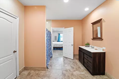 Bath - 440 Tuck Rd, Eltopia, WA 99330 photo 2 of 2
