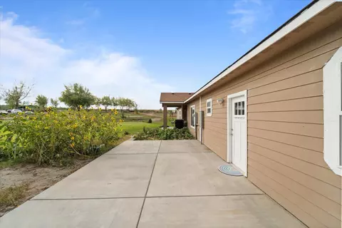 Exterior - 440 Tuck Rd, Eltopia, WA 99330 photo 8 of 15