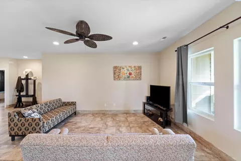 Living - 440 Tuck Rd, Eltopia, WA 99330 photo 3 of 5