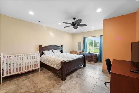 Bedroom - 440 Tuck Rd, Eltopia, WA 99330 photo 2 of 8