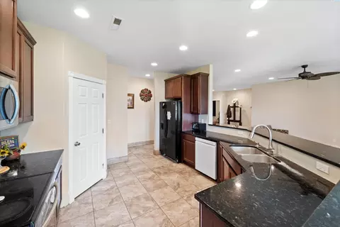 Kitchen - 440 Tuck Rd, Eltopia, WA 99330 photo 5 of 6