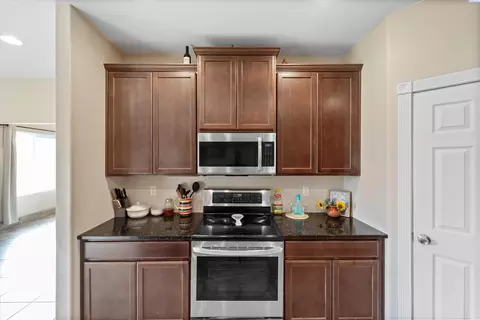 Kitchen - 440 Tuck Rd, Eltopia, WA 99330 photo 2 of 6