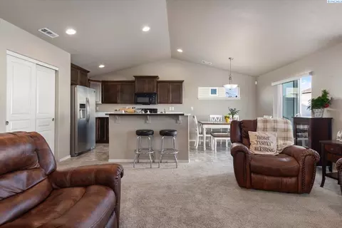 Living - 3817 Road 80, Pasco, WA 99301 photo 5 of 5