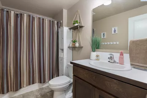 Bath - 3817 Road 80, Pasco, WA 99301 photo 3 of 4