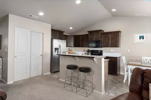 Kitchen - 3817 Road 80, Pasco, WA 99301 photo 1 of 3