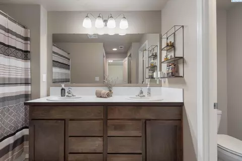 Bath - 3817 Road 80, Pasco, WA 99301 photo 2 of 4