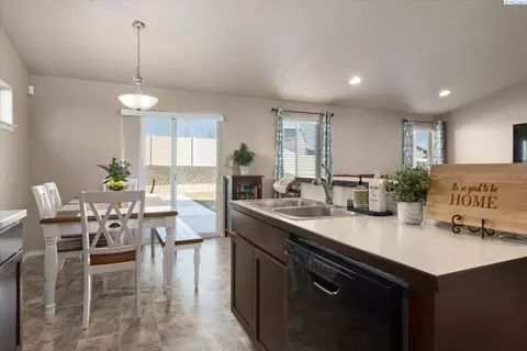 Kitchen - 3817 Road 80, Pasco, WA 99301 photo 3 of 3