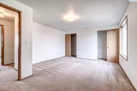 Living - 6712 Ruth Dr, Pasco, WA 99301 photo 2 of 2
